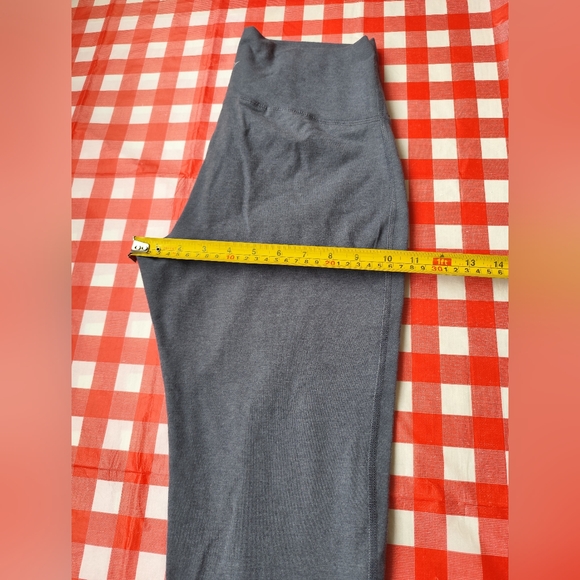 3/$25💙Old Navy Women's Grey Leggings Size L - Picture 8 of 9